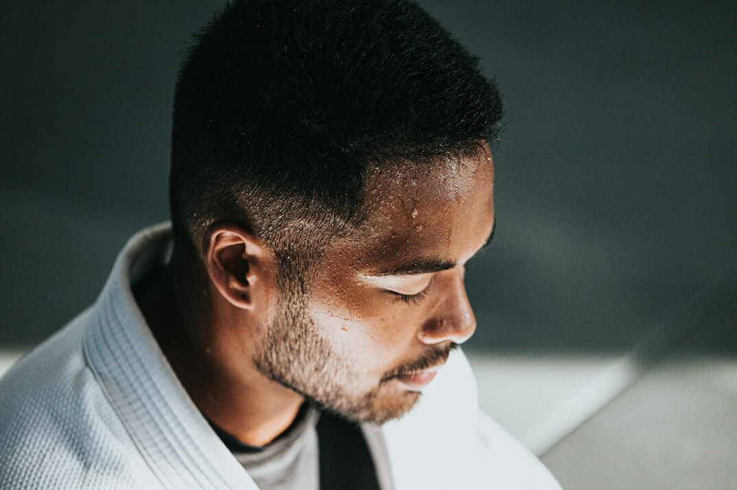 Person working concentrated on a laptop at a desk