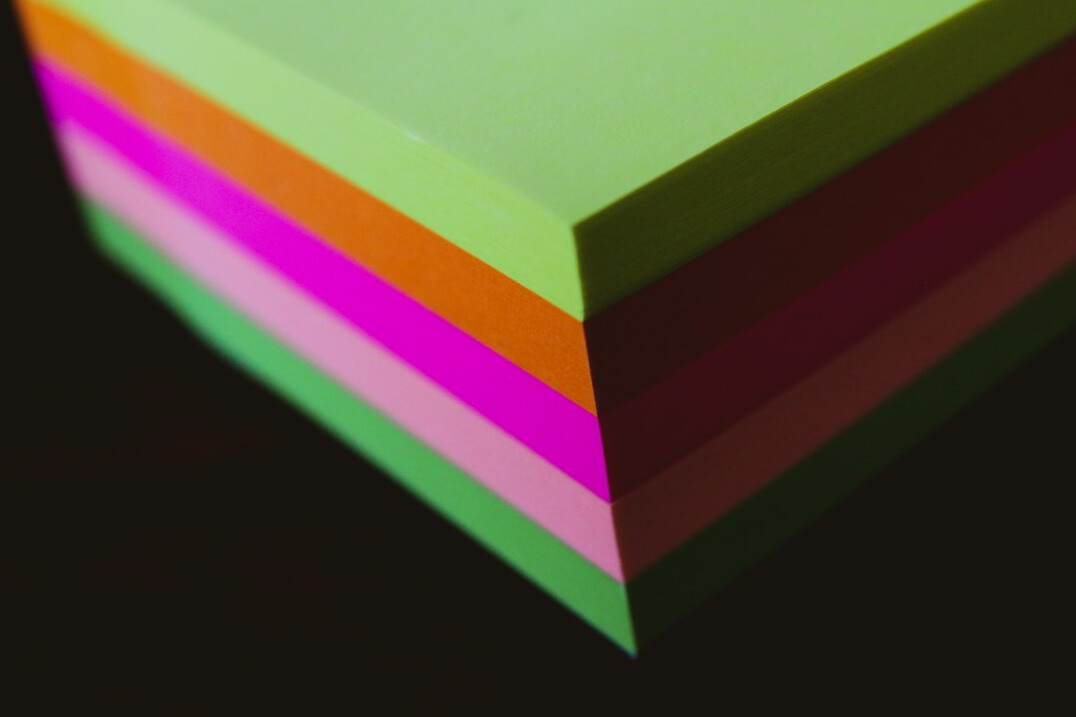 Colleagues planning with sticky notes in a workshop